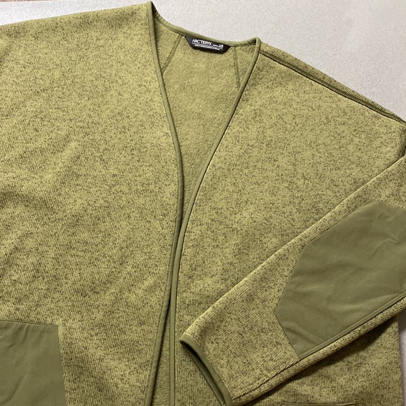 Arc’teryx Women’s Army Green fleece sweater - Picture 2 of 12